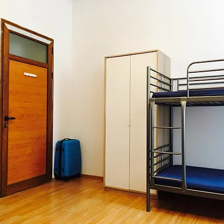 Bulrose Family Hostel *