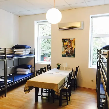 Bulrose Family Hostel *